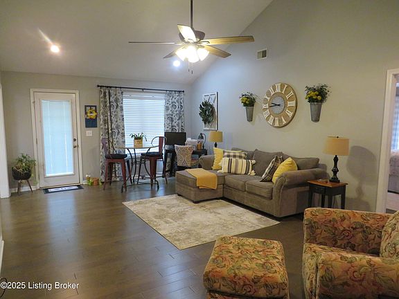 4th image of 113 Twin Oaks Dr