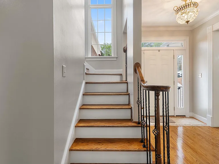 806 Willow Lake Dr — Photo 20