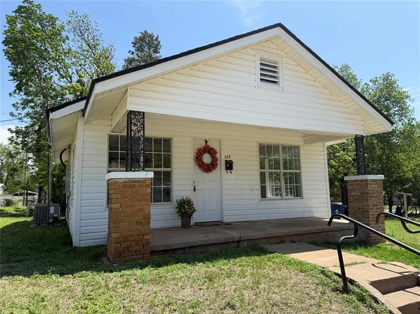 517 S 11th St, Chickasha, OK 73018