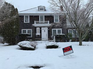 345 Riverside Dr, Riverhead, NY 11901