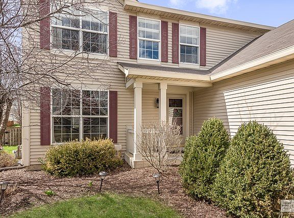 2nd image of 2219 Lynn Dr