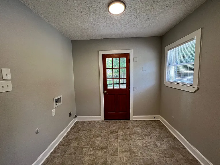 145 E Davant Ave — Photo 5