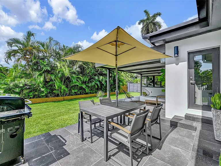 7531 Miami View Dr — Photo 10
