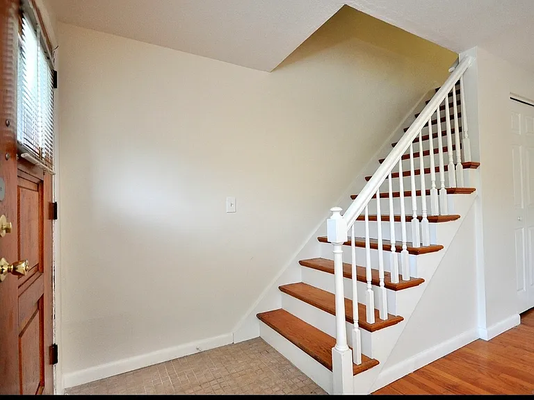 571 Hartford Rd #5 — Photo 5