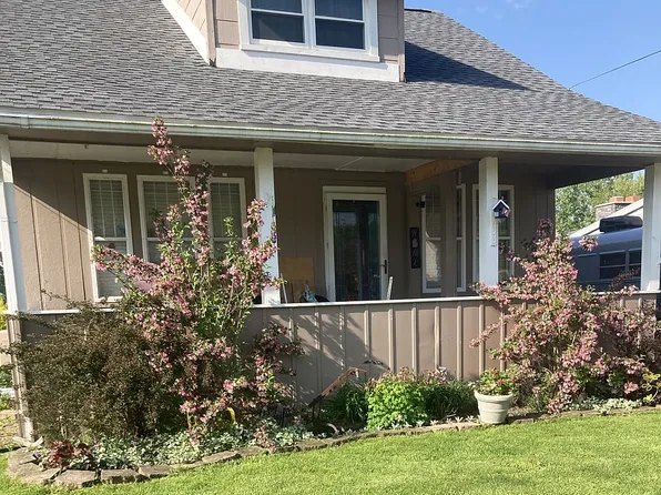 6658 S Huron River Dr, South Rockwood, MI 48179