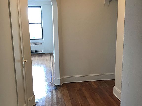 3rd image of 2816 34th St APT 5B