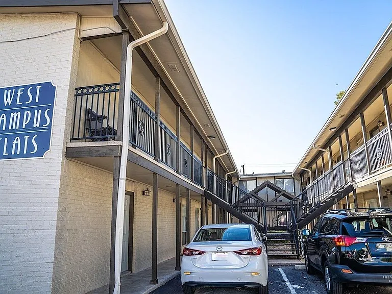 West Campus Flats — Photo 19