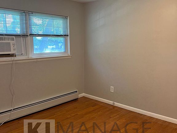 3rd image of 3211 Benjamin Ave