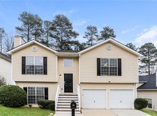 820 Tradd Ct, Stone Mountain, GA 30087