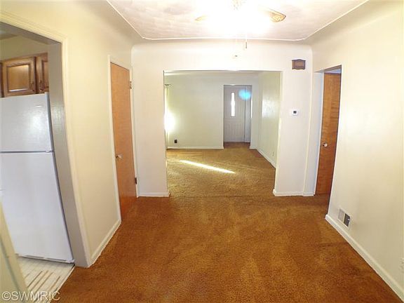 4th image of 3268 Clyde Park Ave SW