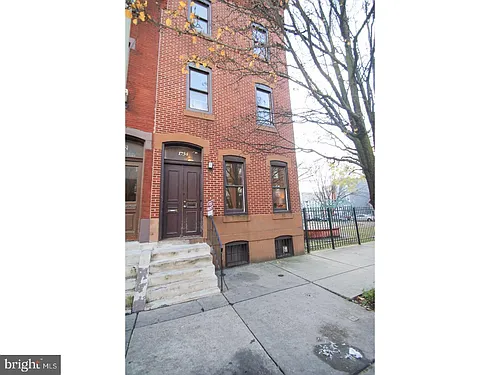 1734 W Diamond St #2 Photo 1