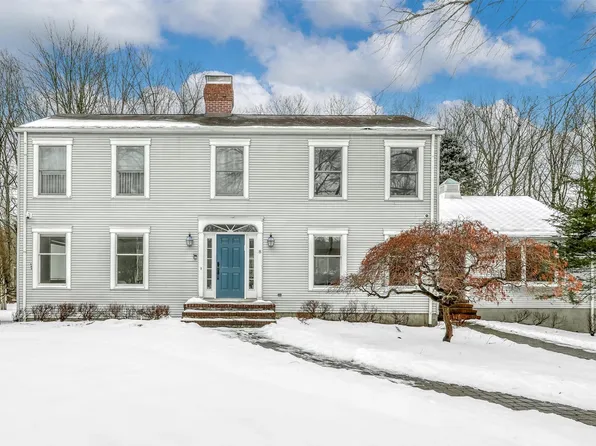 8 Vivian Place, Montebello, NY 10901