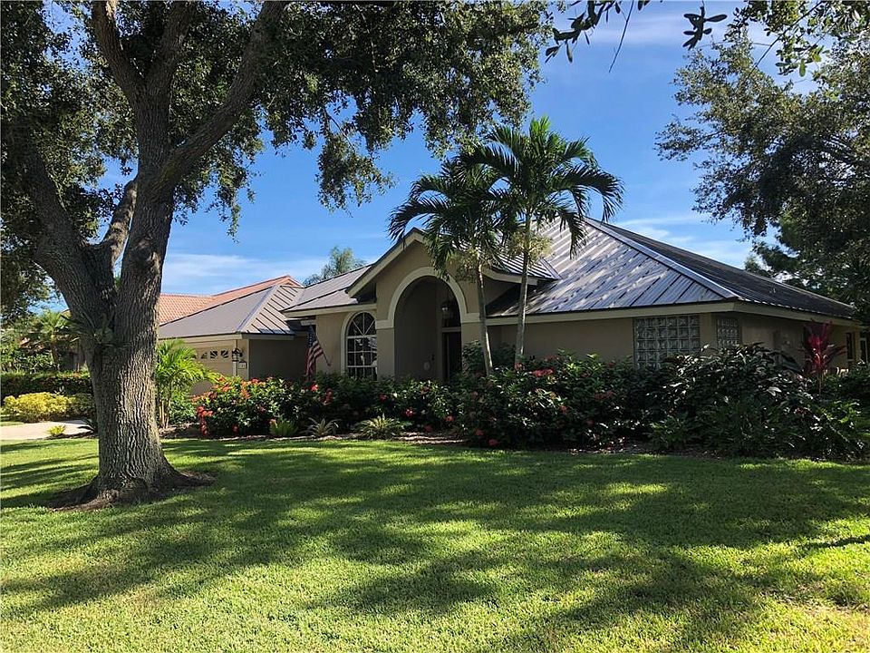 1st image of 745 SW Lighthouse Dr