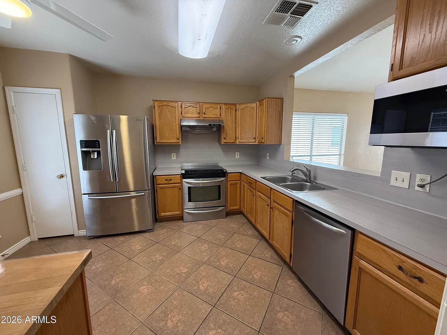 3 bed, 2.5 bath, 1514 sqft, $2,295 — Photo 3