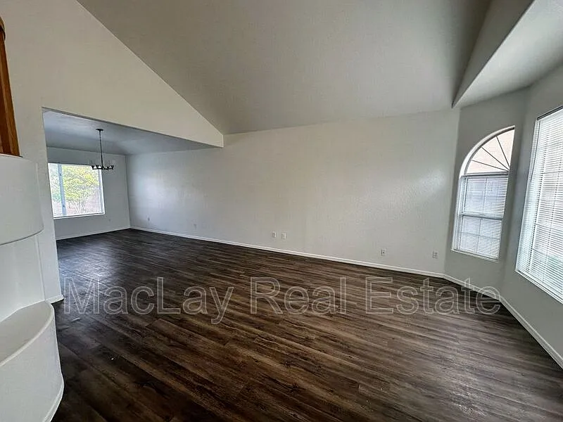 5 bed, 3.0 bath, 2811 sqft, $3,250 — Photo 3
