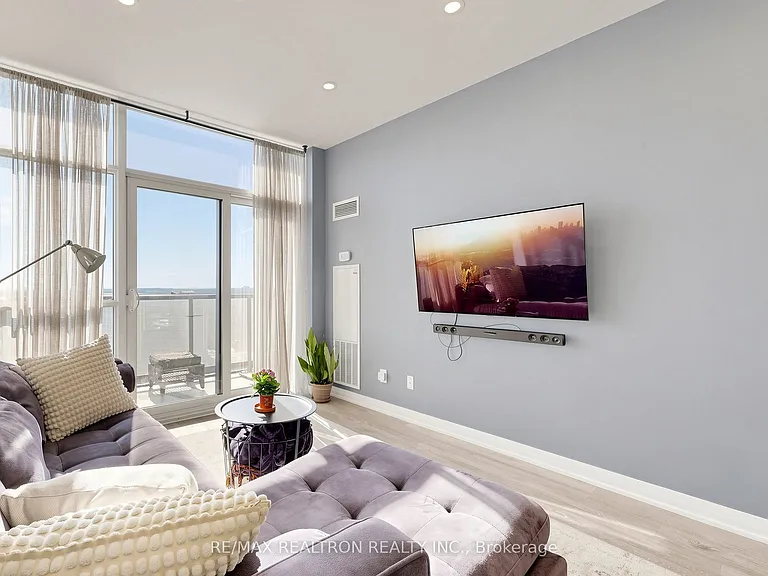 65 Oneida Cres #Penthouse 06 — Photo 12