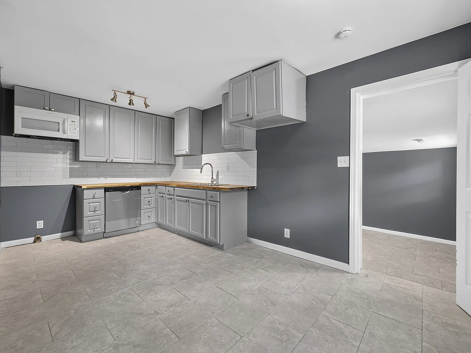 4 bed, 1265 sqft, $1,450 — Photo 3