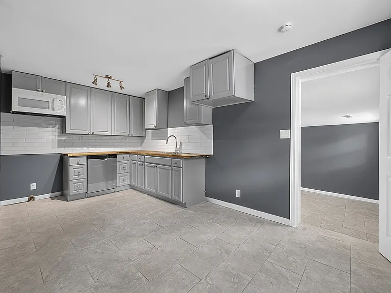 4009 Lindwood Dr — Photo 9
