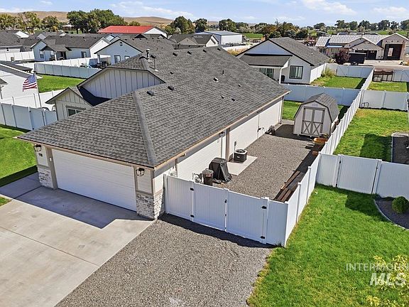 3rd image of 918 Sierra St