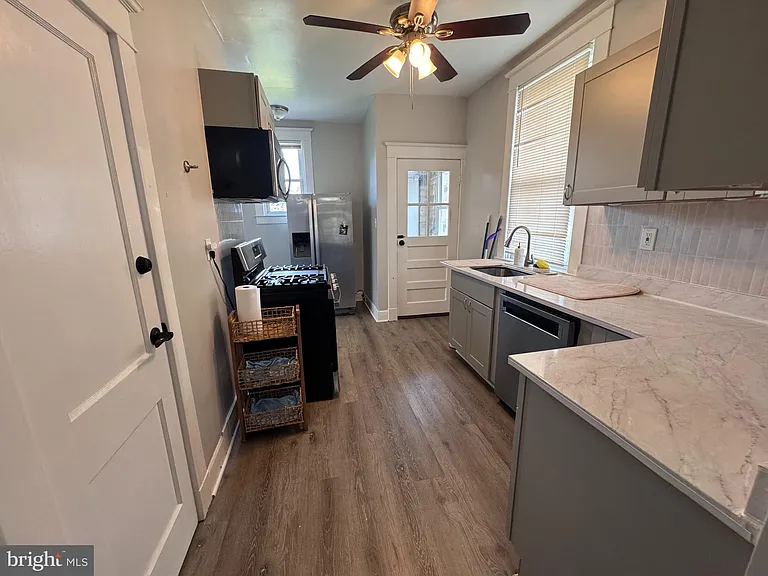 222 Townsend Ave — Photo 7