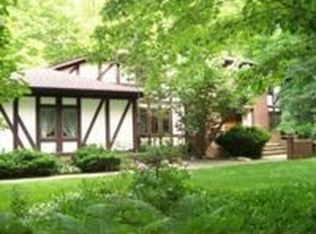 16555 Heatherwood Ln, Chagrin Falls, OH 44023