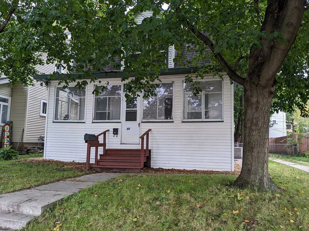 4 bed, 2.0 bath, 1500 sqft, $2,100 — Photo 2