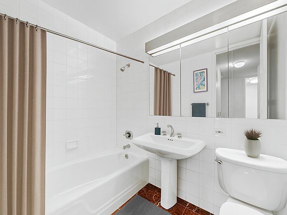 4th image of 525 E 72nd St APT 9D