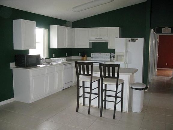 4th image of 1701 SW Finch Ln