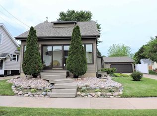 1627 Doty St, Oshkosh, WI 54902