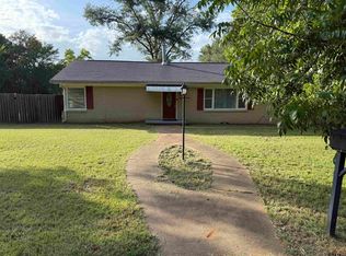 18 Sandy Ln, Palestine, TX 75801