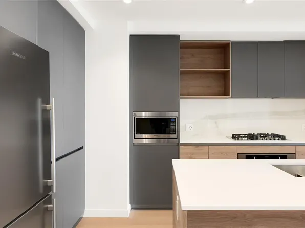 363 Tyee Rd #207, Victoria, BC V9A 0B5