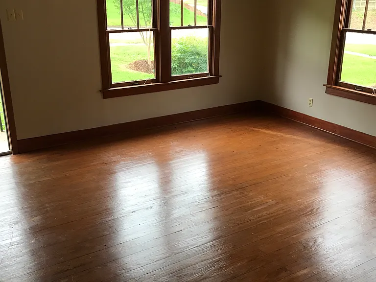 203 E Gillespie St — Photo 8