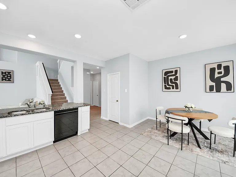 208 Salange Ln — Photo 15