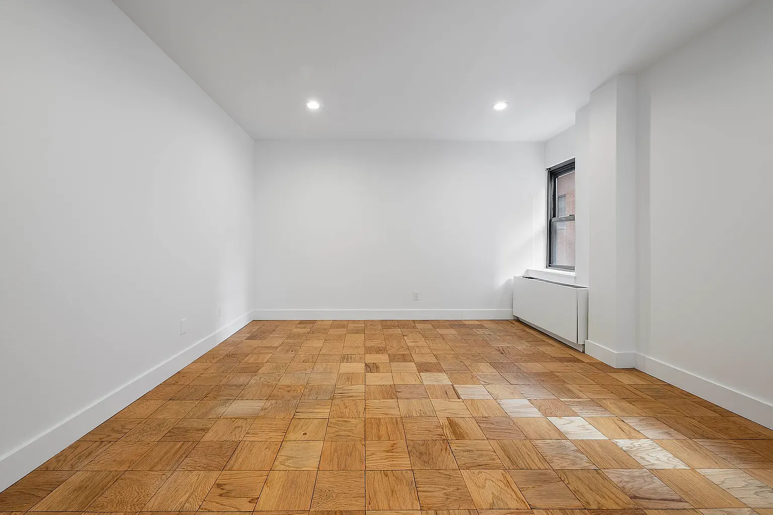 213 East 37th Street — Photo 2