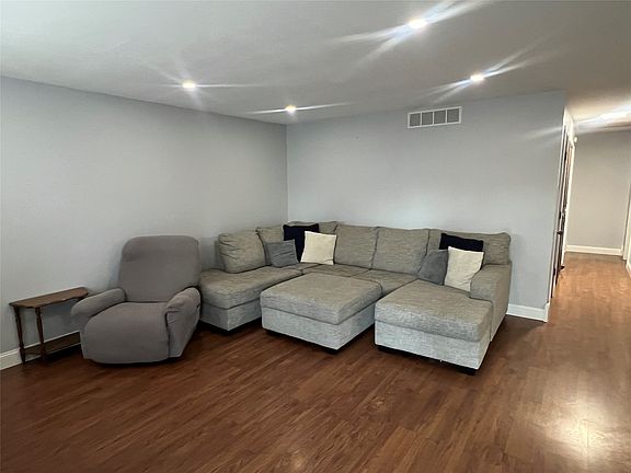 2nd image of 2407 Reeves Ave