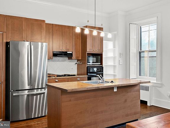 4th image of 20 E Penn St APT 1