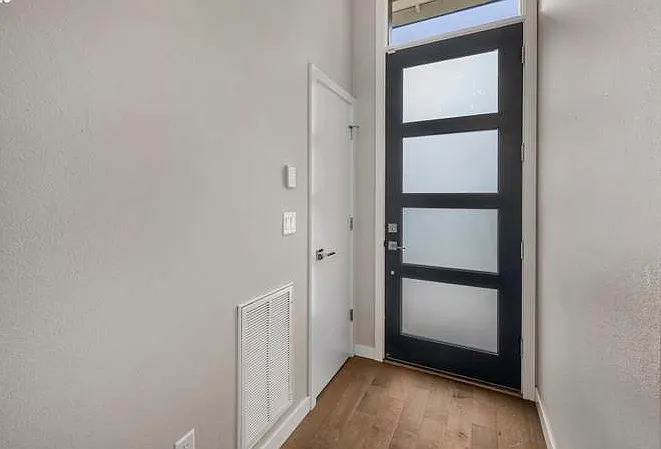 5946 NE 42nd Ave — Photo 3