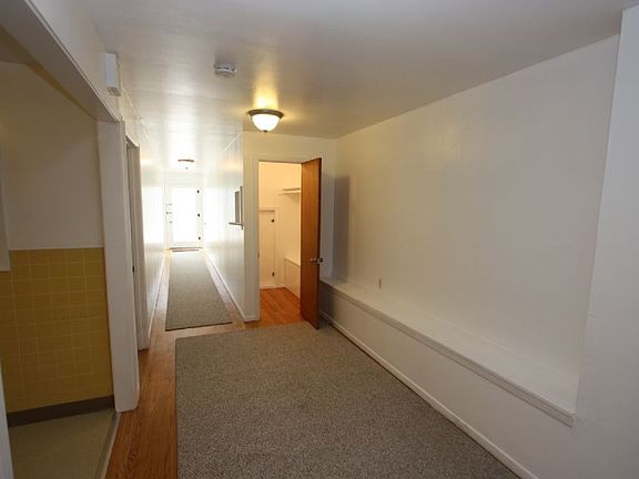 4th image of 233 Connecticut St