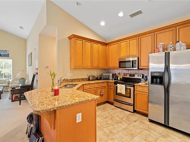 2520 Bluebeard Ln E — Photo 2