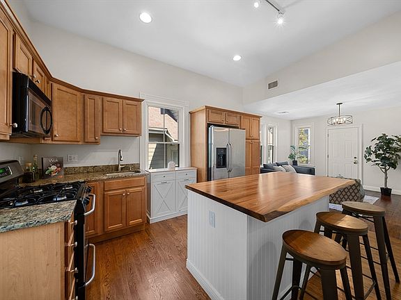 5th image of 64 Essex St #2