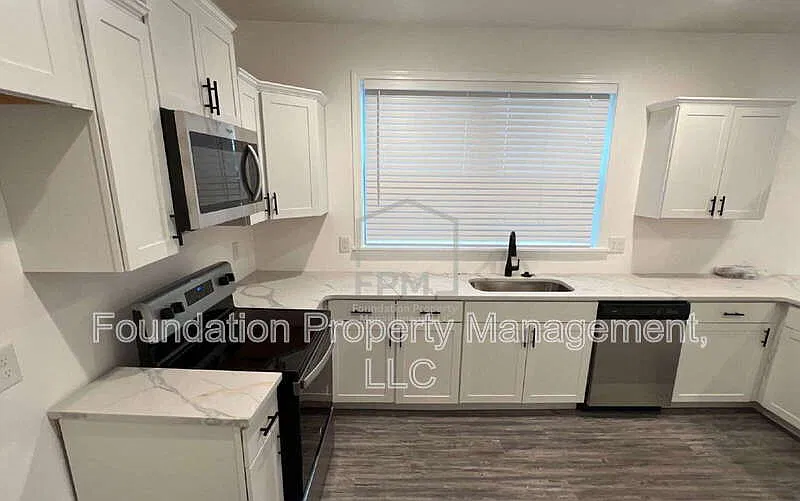 3 bed, 3.0 bath, 1464 sqft, $1,750 — Photo 3