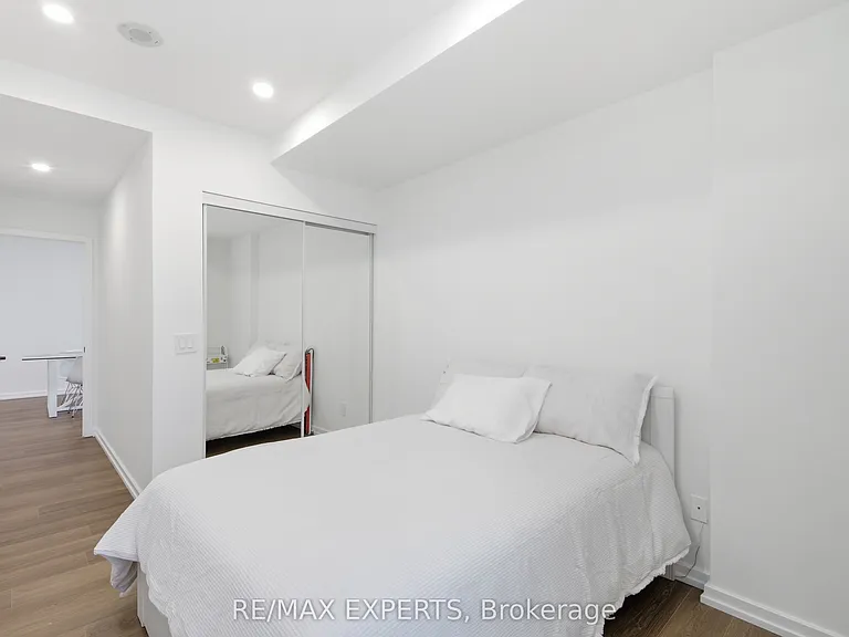 208 Queens Quay W #2211 — Photo 16