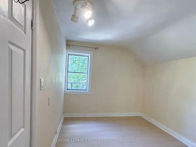 148 Belgravia Ave — Photo 16