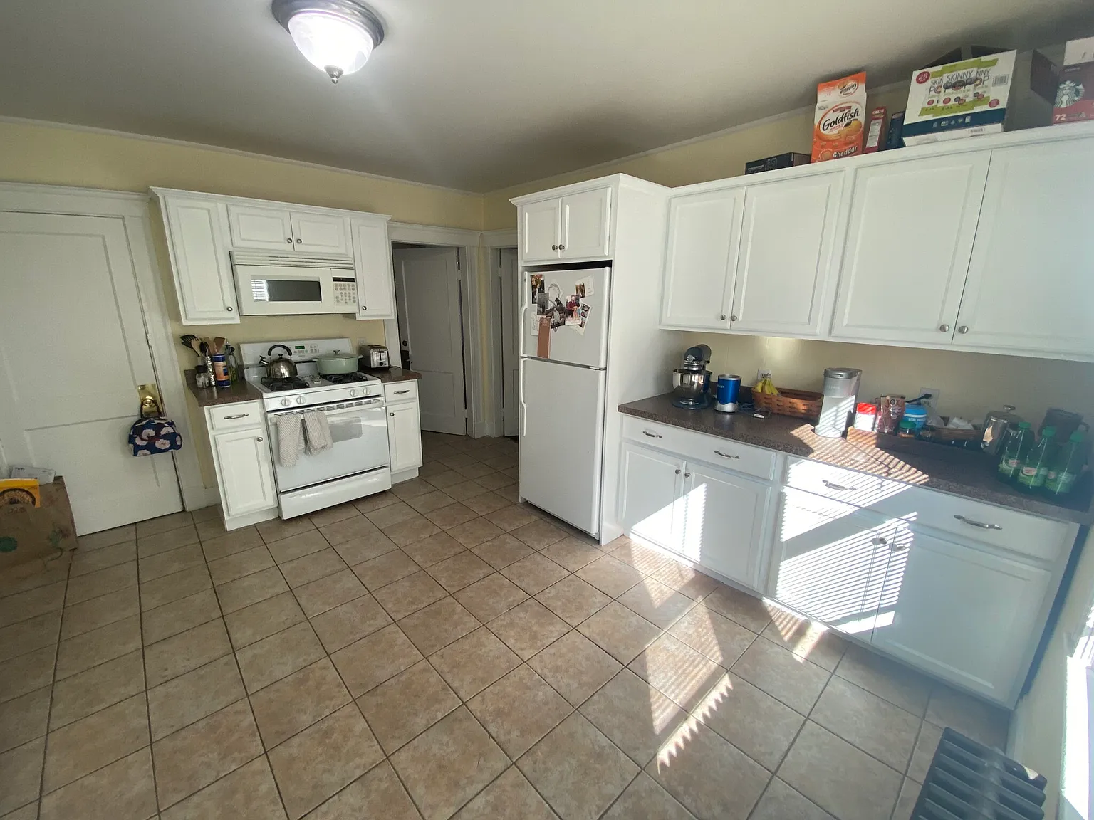 3 bed, 1350 sqft, $4,000 — Photo 4