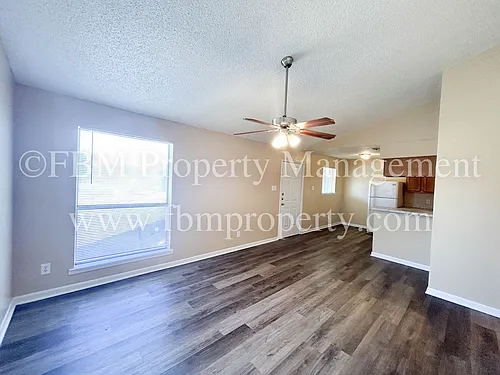 604 Walter Stephenson Rd #B Photo 1