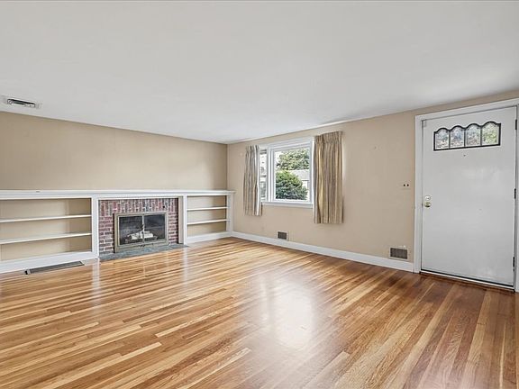 3rd image of 25 Eaton Rd