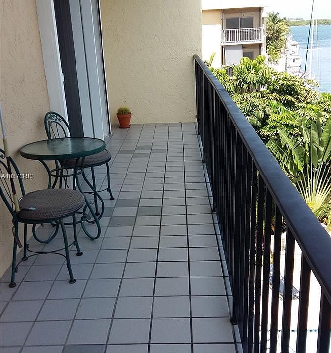 1st image of 2600 NE 135th St APT 4I