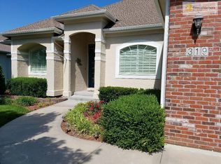 319 S Fox Ridge Dr, Raymore, MO 64083