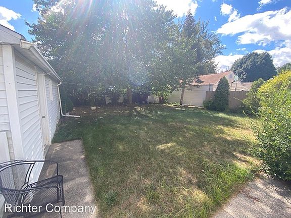 2nd image of 912 Cricklewood St SW