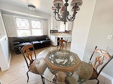 4th image of 2612 W Rowland Ave